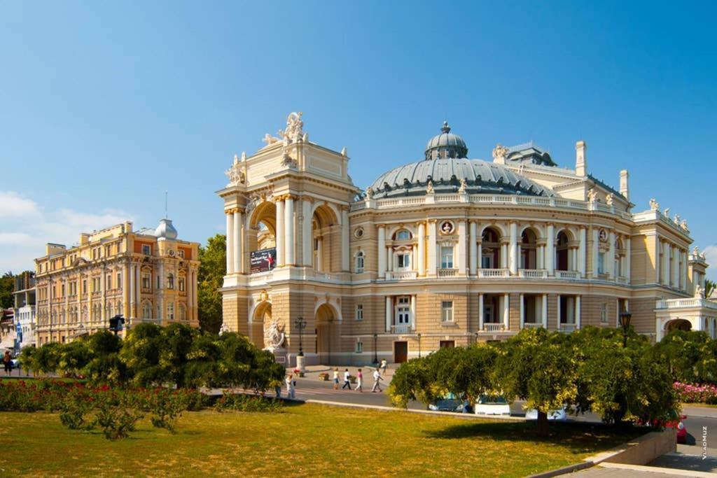 Три Квартала От Оперного-Тихий Лофт-Новый Апарт Odesa Exterior photo